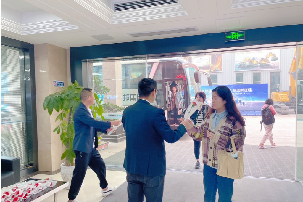 獻(xiàn)禮3.8節(jié)|勇做攀登者,奮進(jìn)新未來