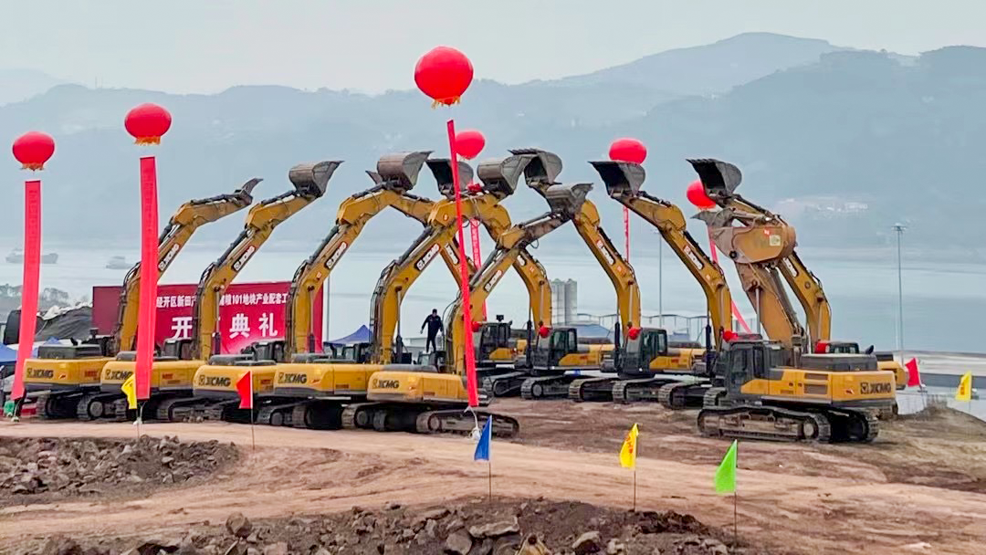 通江達(dá)海!徐工挖機(jī)助力萬州現(xiàn)代物流樞紐港建設(shè)