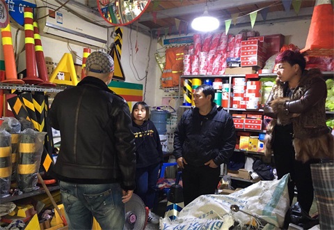 厲行節約 親臨市場